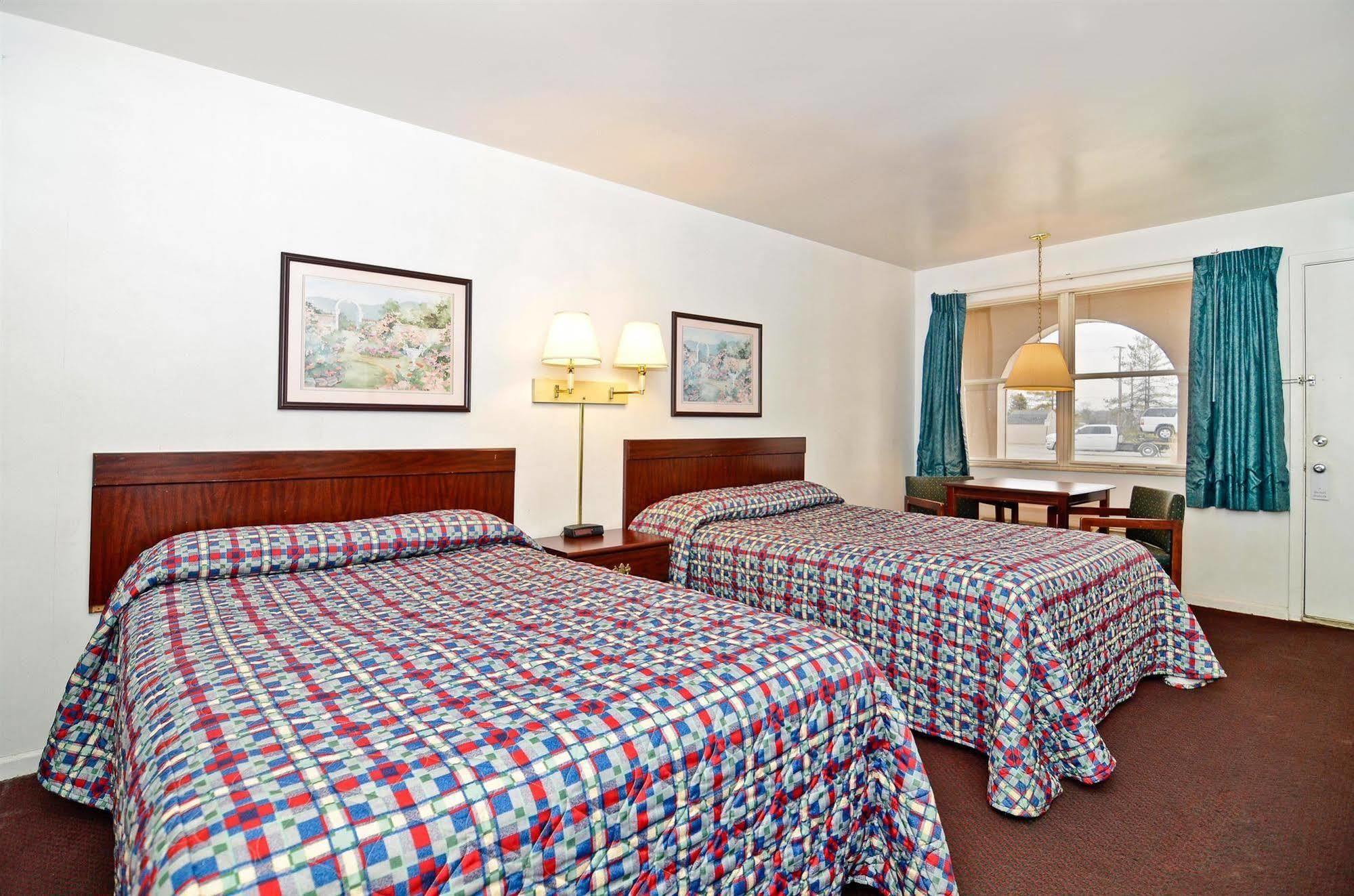 Americas Best Value Inn Chillicothe Bagian luar foto